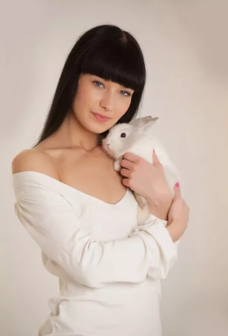 Счастливая Юлиетта: фотосессия с кроликом
