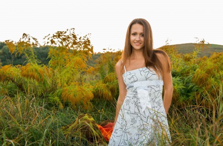 Летняя радость: Маша в природе