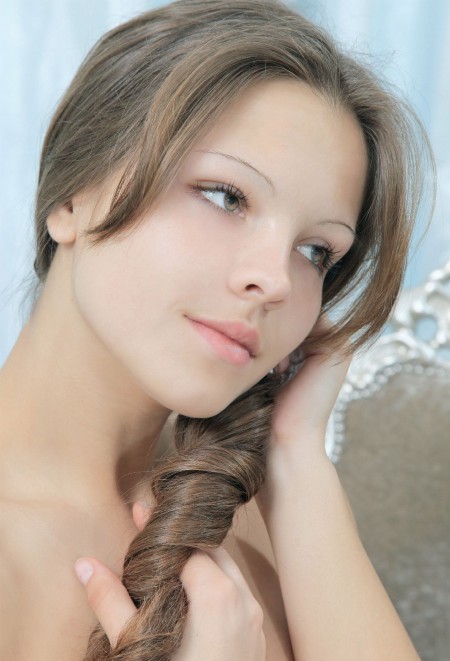 Элегантная блондинка Элена в фешен-съемке