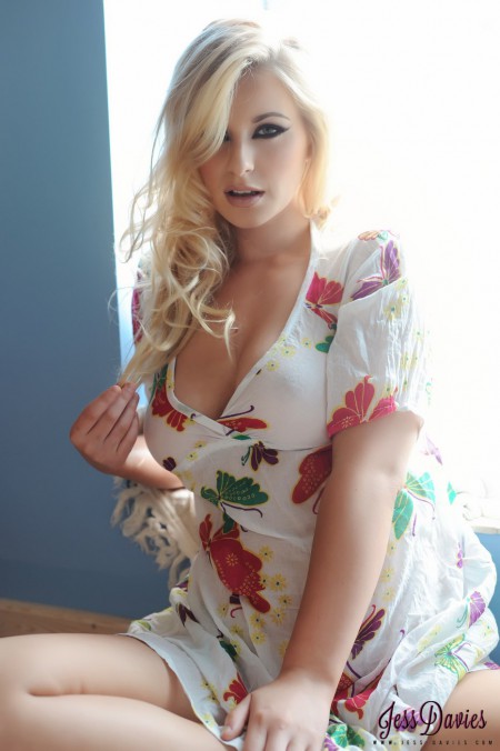Соблазнительные фотографии секс-символа Jess Davies