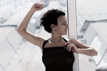 Памми Ли: Эротика у окна