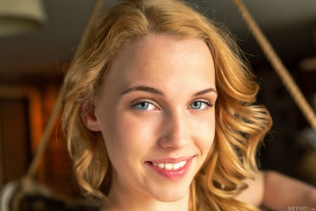 Лана Блу: улыбка и расслабление дома