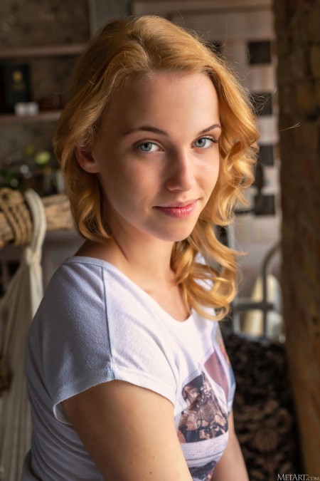 Лана Блу: улыбка и расслабление дома