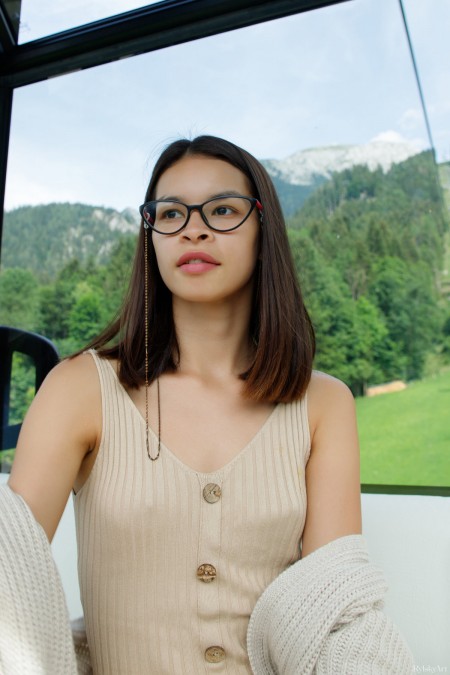 Летнее умиротворение: Райанн Кина в очках