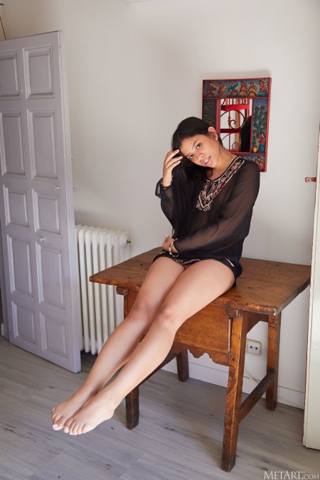 Молодая модель Карин Торрес: чувственная эротика