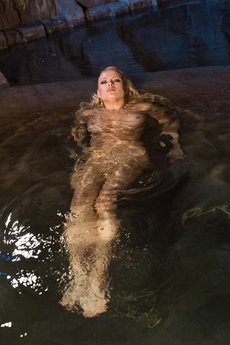 Ирина Воронина: Элегантная красавица под водой