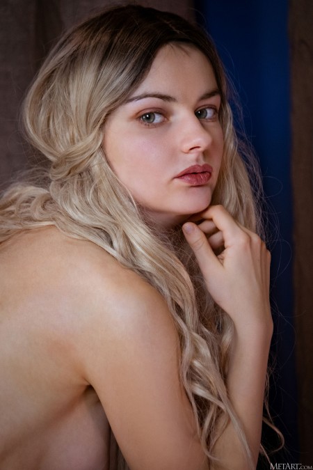 Гламурная модель Франческа Роуз в эротической фотосессии