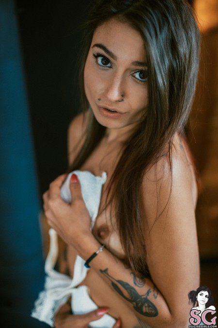 Катрина: Спортивная Модель с Татуировками