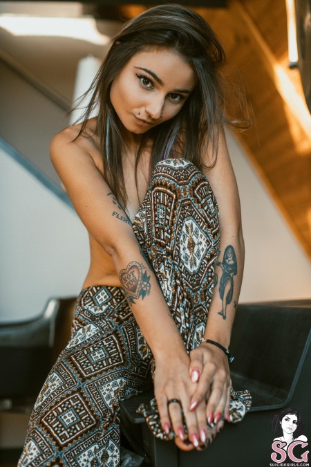 Катрина: Спортивная Модель с Татуировками