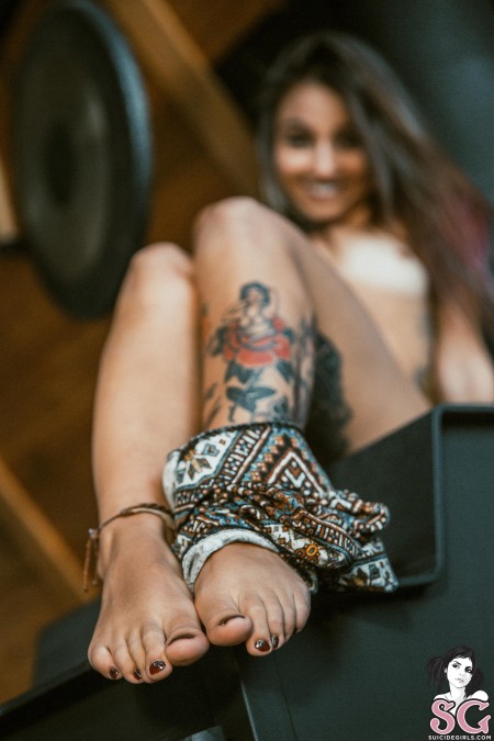 Катрина: Спортивная Модель с Татуировками