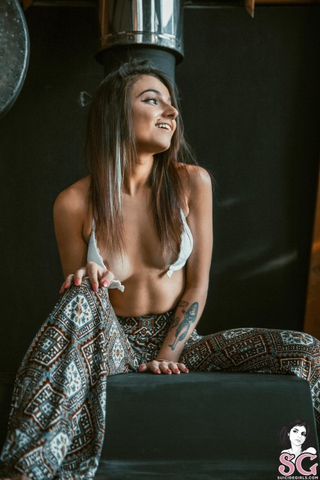 Катрина: Спортивная Модель с Татуировками