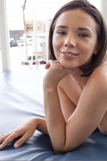 Летняя счастливая эротика: Эва Свит на фотосессии