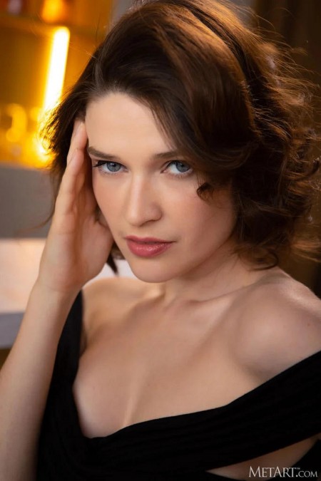 Сенсационная Серена: Элегантная Нагота