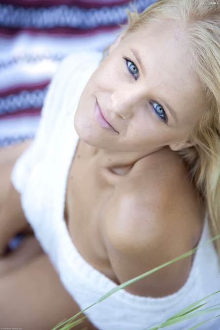 Счастливая Мари на природе