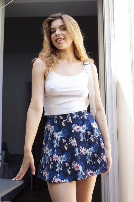 Эротическая нежность: улыбка и элегантность