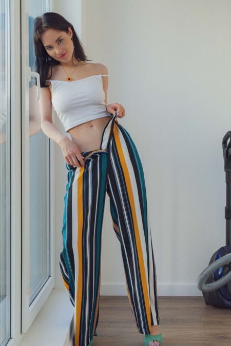 Диаана Б: Сексуальность и мода indoors