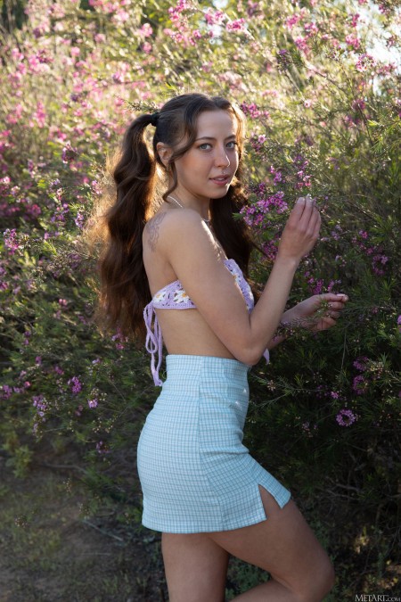 Эротика на природе: счастливая Елена