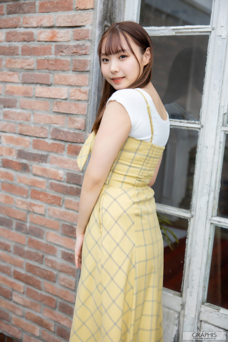 Обнаженная девушка Мию Киёхара улыбается в нижнем белье