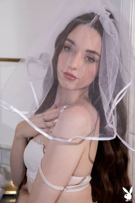 Сексуальная фотосессия невесты в белье