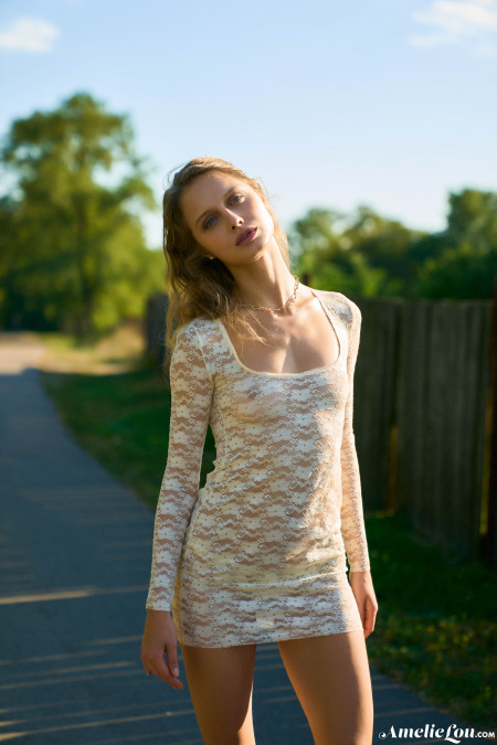 Амели Лу: Летняя сексуальность на природе