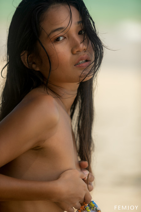 Клойали: Летняя игривость на солнце