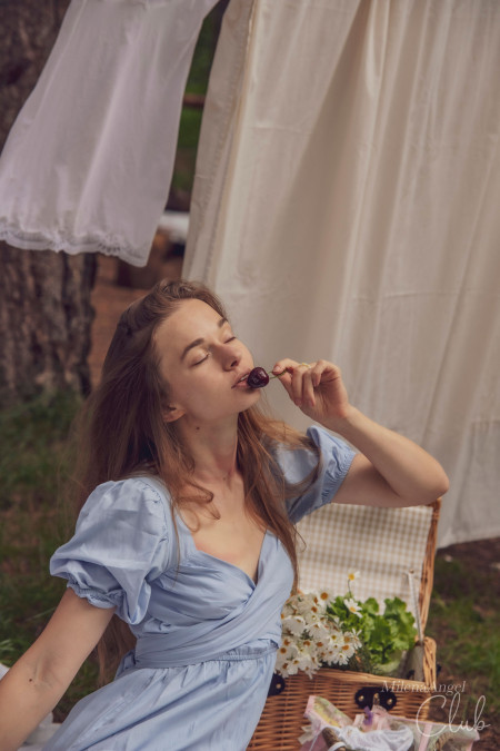 Летнее наслаждение: Milena Angel в природе