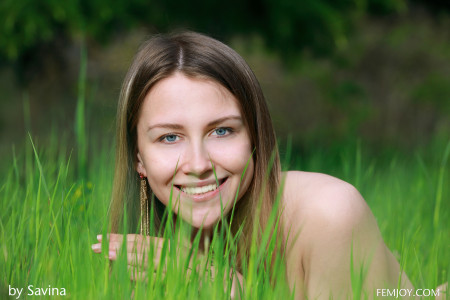 Счастливое летнее наслаждение в природе